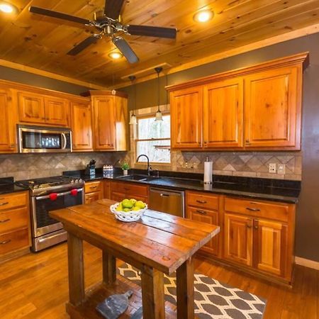 Christmas Lodge-Secluded Near Downtown Blue Ridge Bagian luar foto