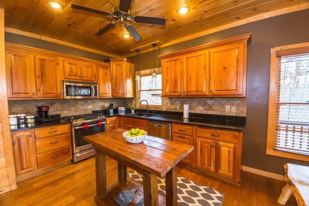 Christmas Lodge-Secluded Near Downtown Blue Ridge Bagian luar foto