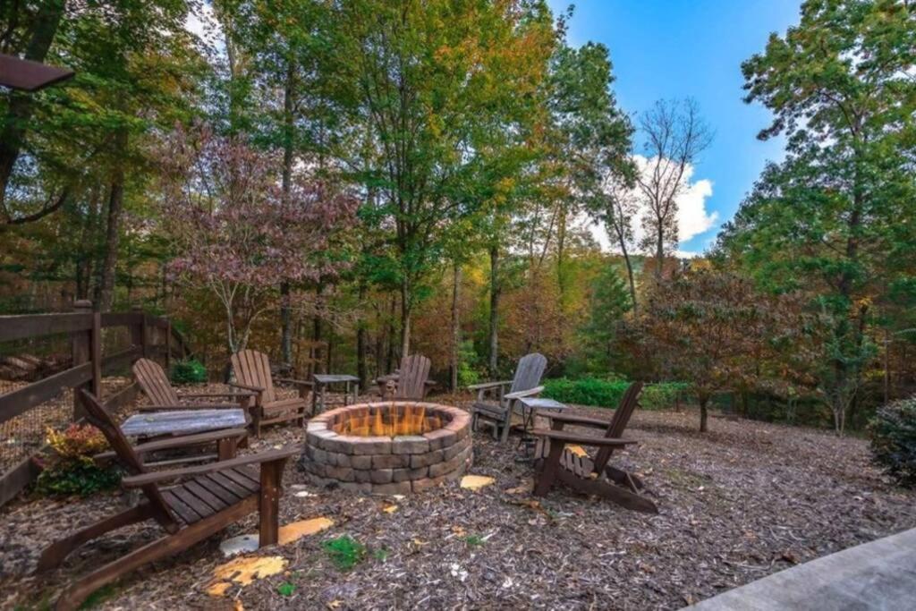 Christmas Lodge-Secluded Near Downtown Blue Ridge Bagian luar foto