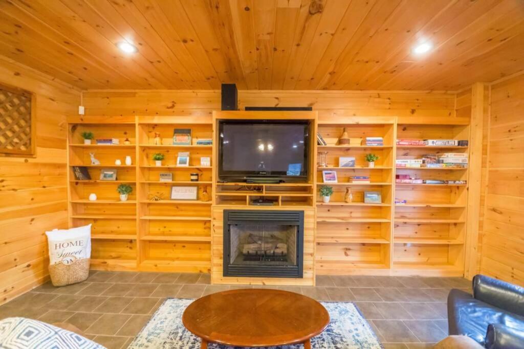 Christmas Lodge-Secluded Near Downtown Blue Ridge Bagian luar foto