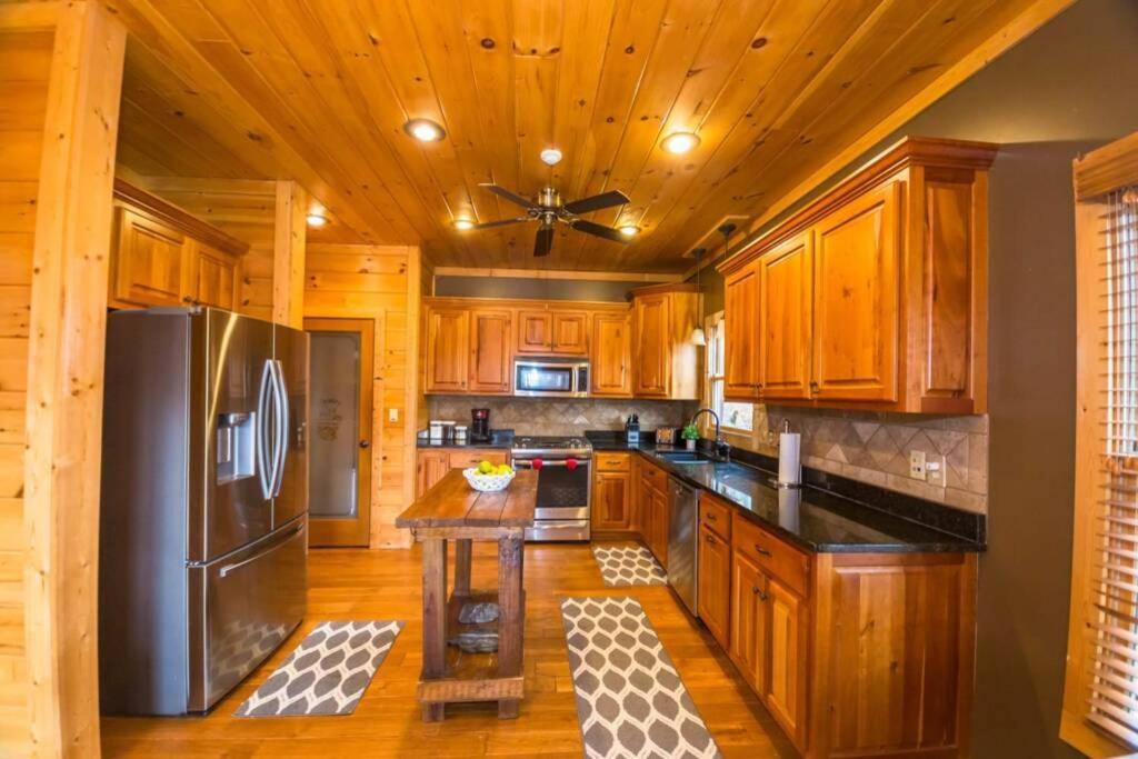 Christmas Lodge-Secluded Near Downtown Blue Ridge Bagian luar foto