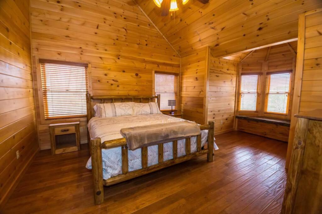 Christmas Lodge-Secluded Near Downtown Blue Ridge Bagian luar foto